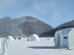 ここで気づく。
折り返しのバスは13：20
ホントは次の16：10で戻るはずだったけど、ここであと3時間過ごせるか
正面を見ても