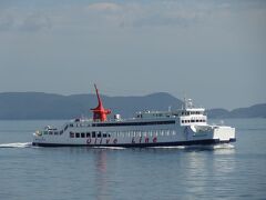 ズームしてみましょう。

小豆島.土庄-高松航路に就航する、小豆島フェリー/第二しょうどしま丸(994t)ですね。