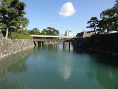 高松築港駅の隣りは、高松城址です。

▼玉藻公園(高松城址)
http://www.takamatsujyo.com/