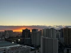 朝になりました。７時１５分頃です。太陽が昇ってきました。

明日帰国なので、今日は実質的には最終日。楽しまないと。

今日も、朝食はサトウのごはん。しかし、写真無し・・・一度もサトウのごはんの写真を撮らなかったのは痛恨・・・・