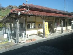 初めて乗車した時には網田駅にも停車していましたが、いつの頃からか停車しなくなりました。昨年からまた停車するようになったのですが。。