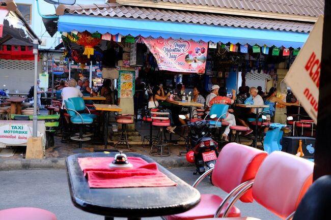 ２月6日(月)　16:45   ソイニュープラザのブンブンバーでビール2本