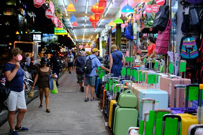 ナイトバザールもコロナ以前の賑わいのようです。