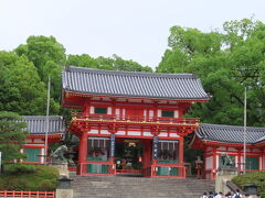 八坂神社に立ち寄ります。