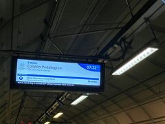 友人が途中のPaddington駅まで迎えに来てくれるので早く着くため、Heathrow Expressに乗車
OysterCardならチケット買わずにそのまま改札通れば乗車できます(￡25)
往復券とかもしかしたら安いのあったかも
何も調べなかったな笑