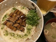 人気の名店はもう閉店。
ホテル近くの「いちもん家」うのぎのとろろ丼。
うなぎらしさが感じられない。