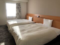 「お詫びにツインのお部屋にさせて頂きます」

え？え？本当に？
やったーー！てことは