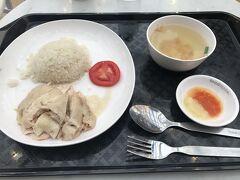 サイアムセンターです。屋台が不安という方はフードコートが安くて綺麗で美味しいです。有名店も入っている場合があり、待たなくて済むので要チェックです。