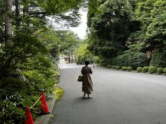 20分ほど歩いて東京都庭園美術館。
前回来た時は、たまたま休館日にあたり、仕方なく隣の自然教育園を歩いた。