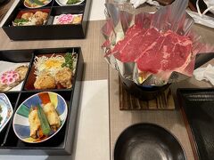 ホテルへ戻り温泉に入って酒を飲んだら夕飯タイムです。
もーお腹ペコペコです。

女子ジャンプWCは今日は予選なので明日観戦に行きます。
予選では沙羅ちゃん一位！期待しちゃいます。(≧◇≦)