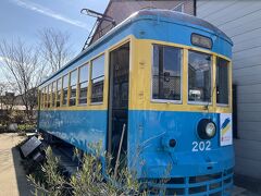 カラフルな路面電車。