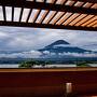 河口湖越しに富士山を眺める「秀峰閣湖月」宿泊記