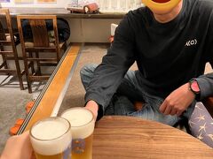 まずは働いている友人と乾杯！