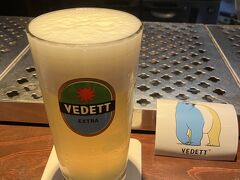 三田線で1駅戻り、ここも行きつけのベルギービールバーです。ヴェデットのくじ引きが開催されていて当てるまで飲んでしまいました笑