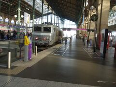 パリ北駅に停まっている電車