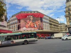 ギャラリー・ラファイエット・パリ・オスマン（Galeries Lafayette Haussmann）
創業 100 年以上の高級百貨店です。有名なドームを見に来ました。