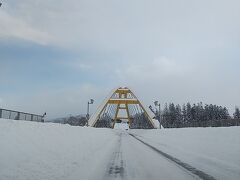 さて、次の場所へ移動。
ニセコ大橋を通って向かうのはニセコの道の駅です。
今回は素通りですが、このニセコ大橋はなかなか高いところにあり、景色もばっちりな場所にあります。