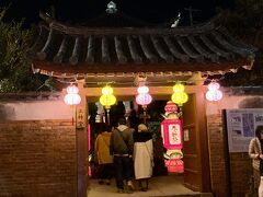 こちらも午前中に訪問した土神堂。
江戸時代には、この土神堂の前の広場で、今も長崎で受け継がれている”龍踊り”が行われていたとのことです。