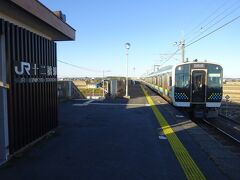 ここまで乗ってきた電車が、終点の鹿島神宮駅で折り返して戻ってきた。
これに乗ります。