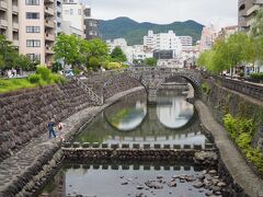 平和公園をあとにして路面電車で昨日もきた眼鏡橋にやってきました。