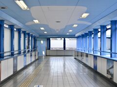 　　　大阪メトロ中央線でやってきたのは
　　　海遊館の最寄駅でもある「大阪港」

　わかりにくいけど天井にジンベイザメのジンベイ君が！