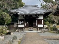 入って最初に左側にすすむとあるのが、楊貴妃観音堂です。
ひっそりしていますが、存在感がありました。