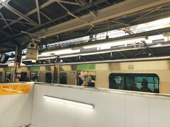 早朝に新宿駅に到着。
国立競技場まではここから歩きます。