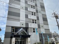 まずはホテルに到着。

早速荷物をフロントに預けてパフェを目指す！