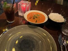 結構歩いたのでホテルで休憩して、夜はアールズコートのインド料理店に来ました。
チェーンのお店ですが、本格的で美味しいのです。
ここのバターチキンカレーとマサラコーク（スパイスたっぷりのコーラ）がずっと恋しかった…！

こちらトータルで4000円ほど。イギリス価格ですね。
でも美味しくてスタッフさんの接客も心地よいのでノープロブレムです。