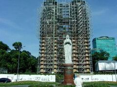 最初に行ったのは、サイゴン大教会。

残念ながら、修復中。