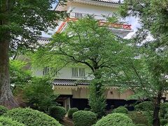 久保田城御隅櫓 (おすみやぐら)

久保田城の天守閣にあたる建物です。
周囲の木々に囲まれた風景が良き雰囲気です。