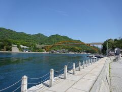 港付近も良い雰囲気。徒歩で観光します。