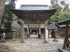 櫻井神社の楼門は本殿が創建された頃に造られたもので約400年の歴史があります。
