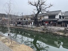 倉敷美観地区に到着！

倉敷市市営美観地区南駐車場に車を停めて、散策しま～す(^^♪

天気が曇り空なので、ちょっと寂しい感じ…
あと美観地区は月曜日定休日のお店が多いのを、下調べ中に気が付きました、、、
まぁまぁ、開いてるお店見て楽しみましょう(^^♪