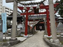 こちらは初訪問の湊稲荷神社へ。

後で気が付きましたが、高校時代の友人の家のすぐ近くでした。
何度も遊びに行っていたのですが気が付かないものですね。