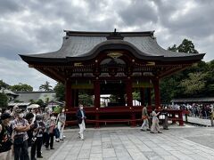 例大祭は頼朝が行った放生会が起源のようだ。
放生会は命をいつくしむ儀式。
鶴岡八幡宮では、鈴虫が放たれる。