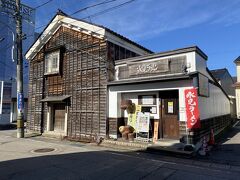 渋い外観のラーメン屋「氷見ラーメン 氷見本店」が見えてきました。