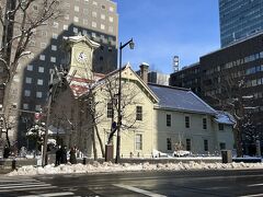 １０時前に時計台へ。
【札幌市時計台】
http://sapporoshi-tokeidai.jp/