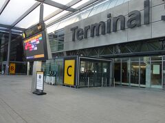 ロンドンヒースロー空港 第３ターミナル　JALが入っています。