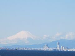 お天気が良くて、今日は富士山もきれいに見えます。