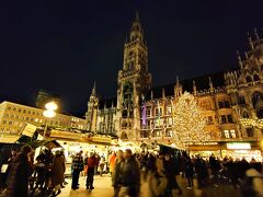 ■Münchner Christkindlmarkt am Marienplatz

新市庁舎前のマリエン広場で開催されるクリストキンドルマルクト。ミュンヘンでは最も伝統のあるマーケットです。

＜開催期間＞
2022/11/21 - 12/24

＜HP（ドイツ語・英語・イタリア語）＞
https://www.christkindlmarkt-muenchen.de