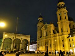 Feldherrnhalle（フェルトヘルンハレ / 将軍堂）/ Theatinerkirche（テアティーナー教会）