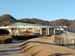 ●灘崎町総合公園

お腹が満たされ、駅に戻ります。
お店のすぐ近くにあった総合公園。
かつての町名がそのまま使われています。
ここは、昔は、児島郡灘崎町でした。
平成の大合併で、岡山市南区に編入合併されました。