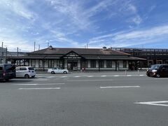 上熊本駅はJR、熊本電鉄、市電の3線が集まる駅です。
写真は市電の駅。