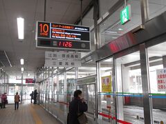 話は今日の旅程の最初に戻ります。
地下鉄東西線の大通駅で乗車し東札幌駅で下車、
そこから路線バスで開拓の村に行きます。