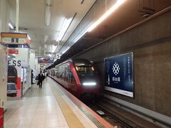 近鉄名古屋駅より、特急ひのとりにて大阪なんばに向かいます
入線して参りました。