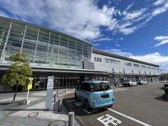 航空プラザを後にし、空港まで戻り、市内バスで小松駅までやってきました。

小松空港から金沢駅行の直行バスも出ていますが、それには乗らず、小松から金沢までは鉄道で移動します。

今回はここまで。次回は鉄道で金沢に向かう様子をお届け。

最後までご覧いただきありがとうございました。