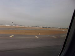 ソウル仁川国際空港に着陸(^_-)-☆。
メインターミナルかコンコースかどっちかなぁ…？