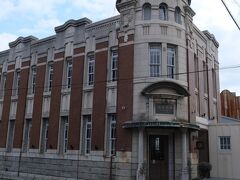 今はレストランとなっている旧網干銀行。