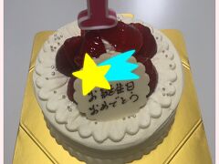 北山にある有名なケーキ屋さん、「マールブランシュ」の苺の庭園というケーキ☆
これは息子の１歳のお誕生日（まだ息子は食べられないけど自分たちの為に笑）。

ここのケーキが本当に美味しくて、２日前までに予約すれば市内なら配達もしてくれるんです！
焼き菓子もどれも美味しいので、引っ越し時のご挨拶やお土産やプレゼントに何回か購入しました。